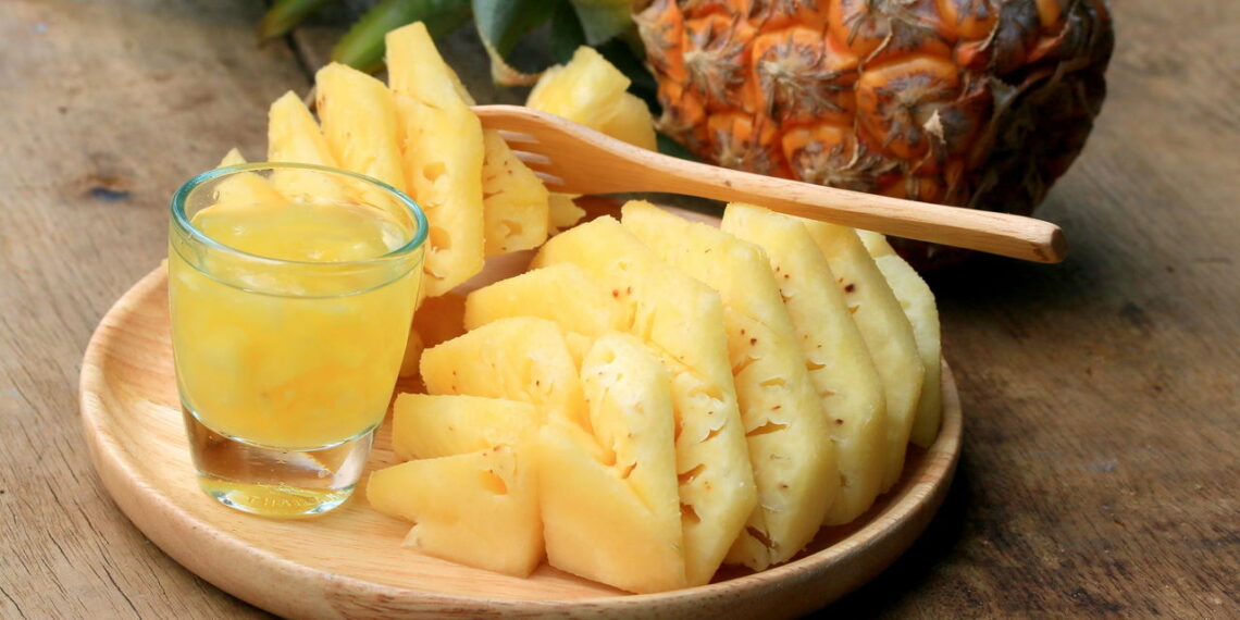 Desintoxique seu figado com este suco de abacaxi e hortelã