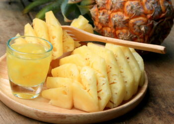 Desintoxique seu figado com este suco de abacaxi e hortelã
