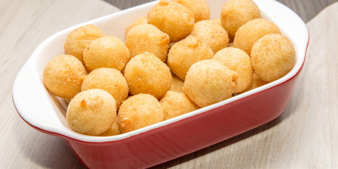 Receita para fazer a bolinha de queijo que derrete na boca de forma simples e rápida