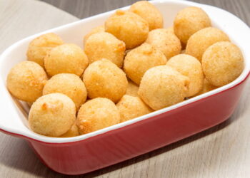 Receita para fazer a bolinha de queijo que derrete na boca de forma simples e rápida