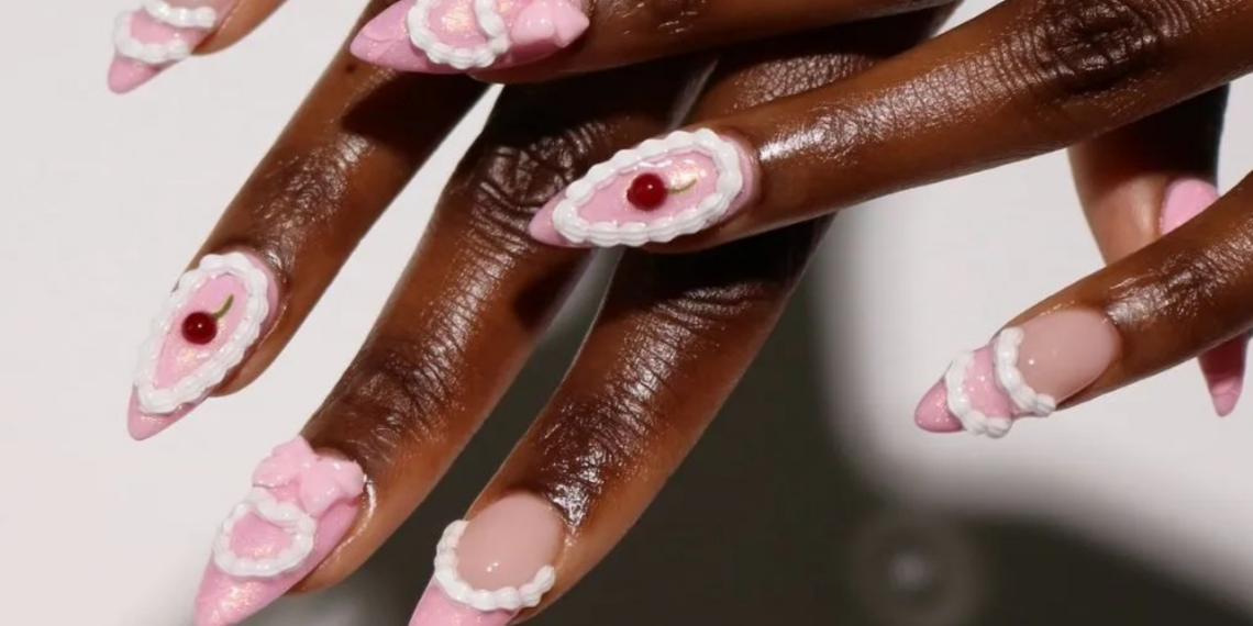 A tendência mais doce do ano conquista as unhas com estilo