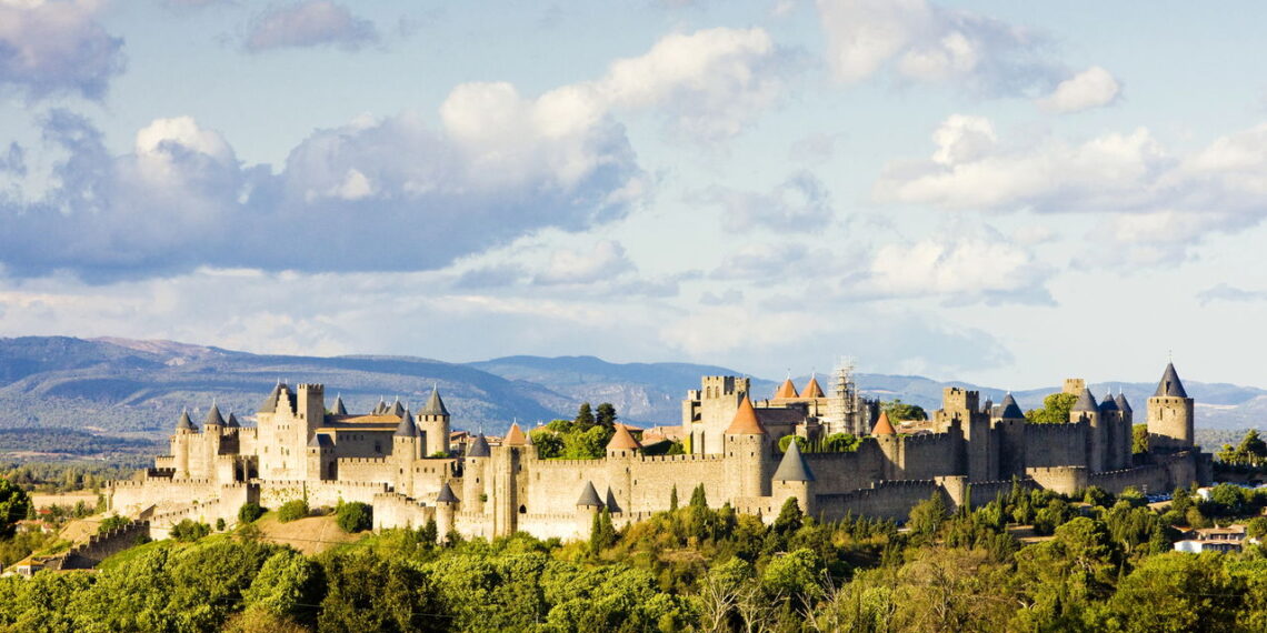 Conheça a cidade medieval totalmente preservada, que parece ter parado no tempo