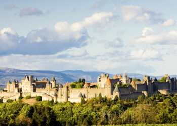 Conheça a cidade medieval totalmente preservada, que parece ter parado no tempo