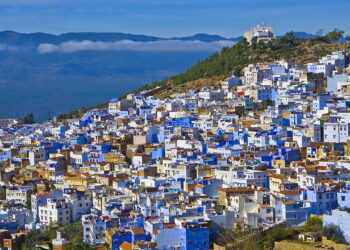 Uma cidade inteira pintada de azul? Tem um motivo inesperado!