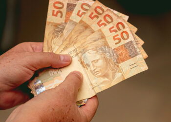 Supersalários no serviço público custam R$ 11 bi e poderiam financiar Bolsa Família para 1,3 milhão de famílias