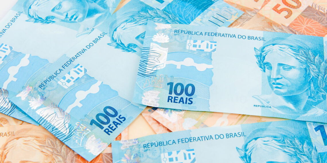 Comunicado urgente da Receita deixa brasileiros de alta renda em pânico