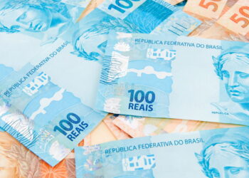 Comunicado urgente da Receita deixa brasileiros de alta renda em pânico