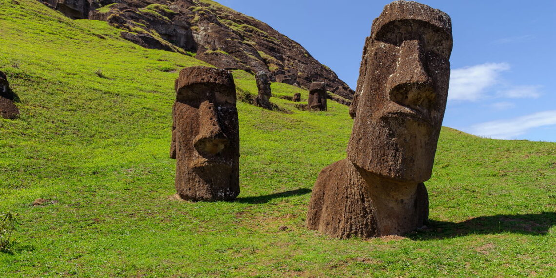 Essa é a cidade que esconde o maior mistério das estátuas gigantes e a cultura que desafia o tempo