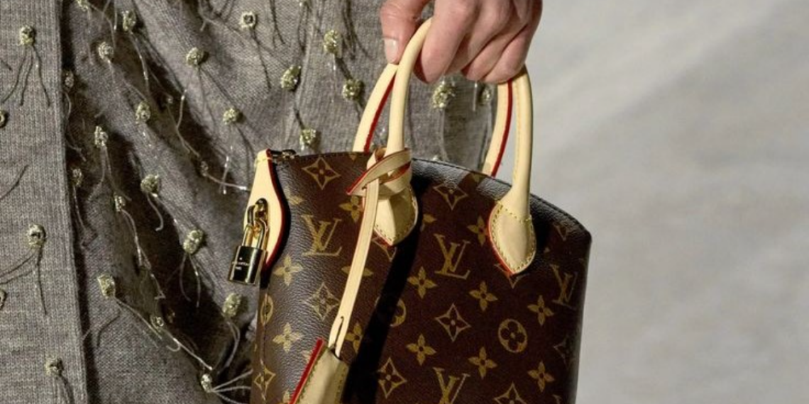 Essas bolsas estão dominando os looks da estação e você vai entender por quê