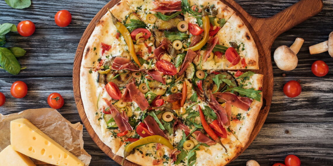 Pizza saudável existe sim e essa receita prova isso com sabor