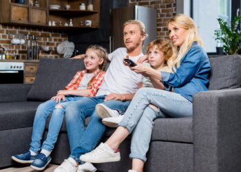 Conheça as melhores séries para assistir com sua família