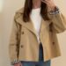 Elegância e conforto? Só se for com trench coat curto, bebê!