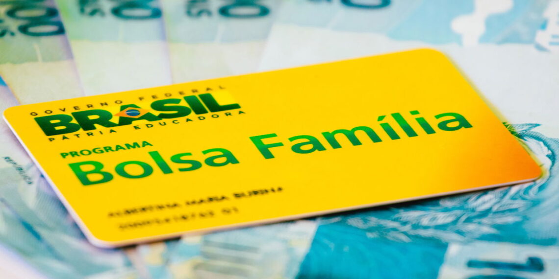 Famílias brasileiras estão em perigo de perder o seu benefício se não cumprir regras do programa