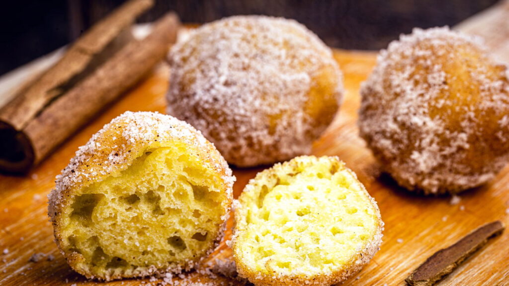 Receita saudável de bolinho de chuva sem fritura e sem açúcar para um lanche irresistível