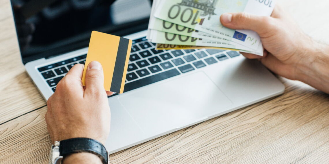 Serasa anuncia benefício especial para quem quitar dívidas de cartão de crédito em 2025