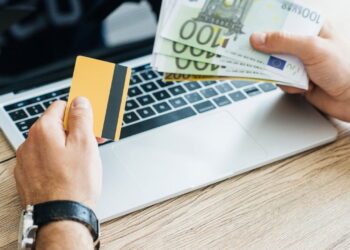 Serasa anuncia benefício especial para quem quitar dívidas de cartão de crédito em 2025