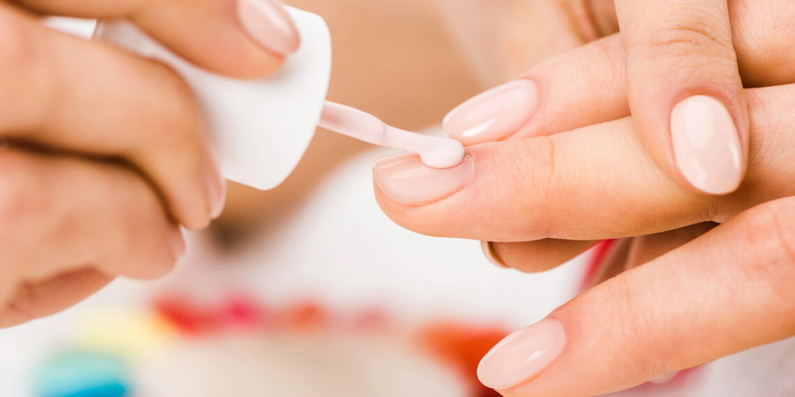 Esse truque simples deixa as cutículas perfeitas, sem remover nada
