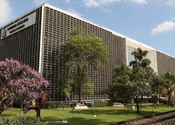 Alesp aprova bônus de aposentadoria e novos cargos com altos salários no TCE-SP