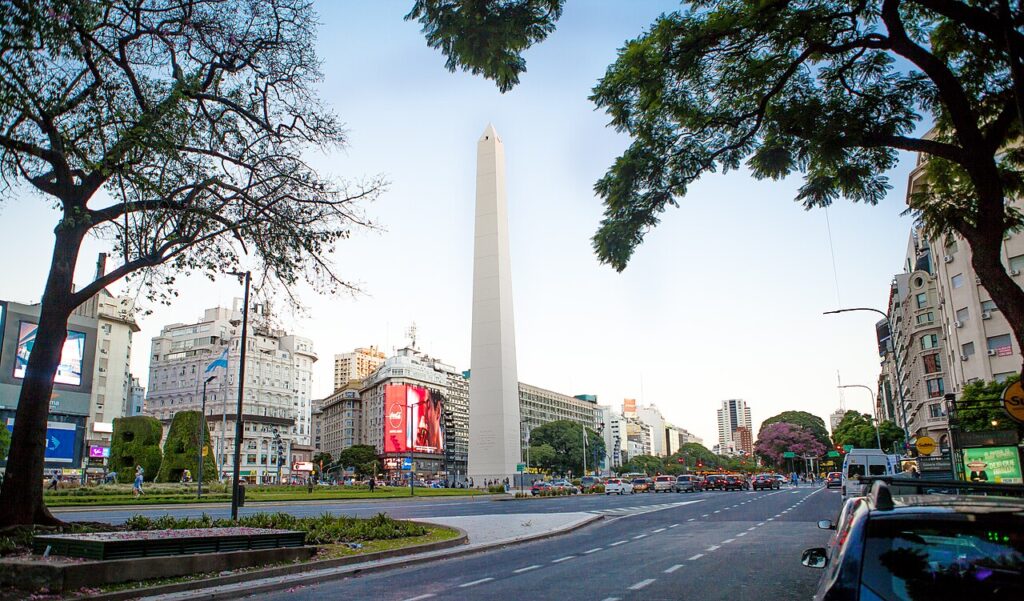 Essa avenida em Buenos Aires é a mais larga do mundo