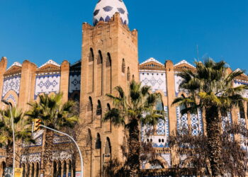 Cidade com cultura rica e grande centro econômico é ponto turístico de milhões de turistas
