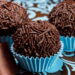 Essa receita te da passo a passo para fazer o melhor brigadeiro com zero lactose