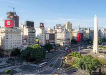 Essa avenida em Buenos Aires é a mais larga do mundo