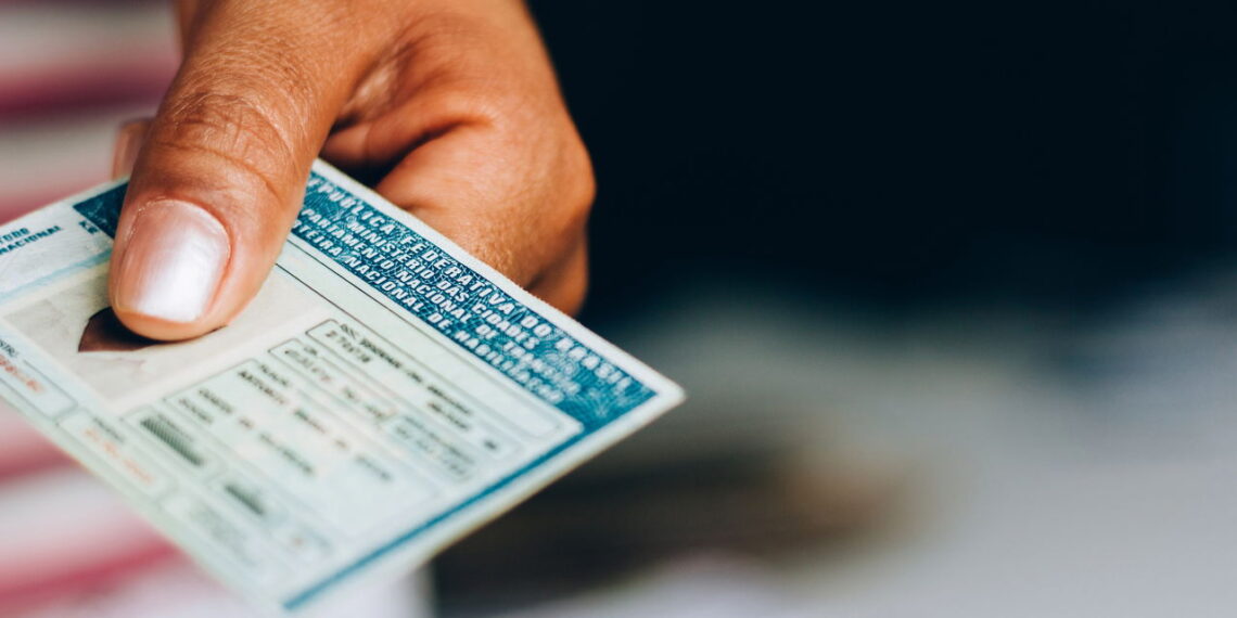 Detran emite alerta para novo golpe da CNH que já fez milhares de vítimas