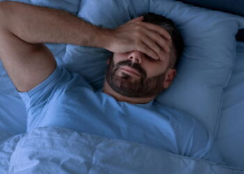 Manter a casa limpa à noite pode ser um dos piores hábitos para o sono
