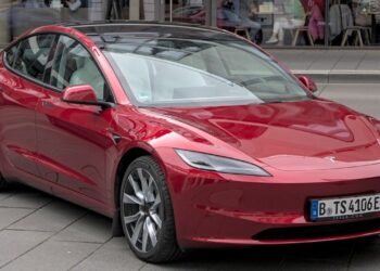 Tesla BMW e Audi lideram a revolução dos carros inteligentes que dirigem sozinhos