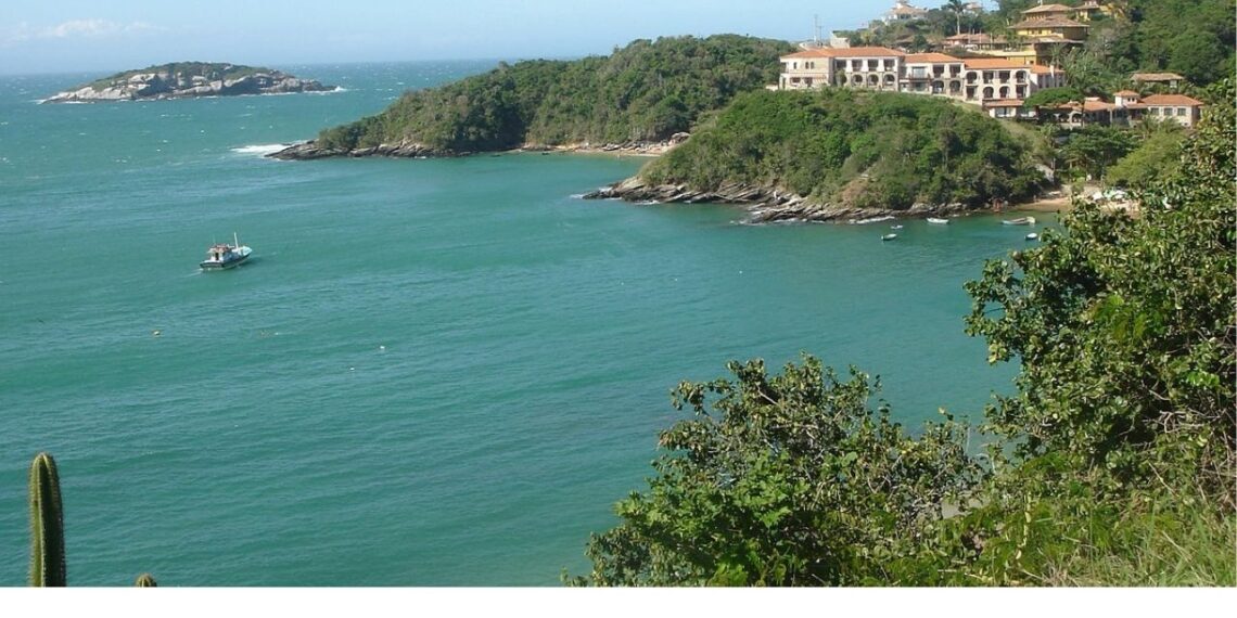 Cidade do RJ vira destaque nacional por suas praias deslumbrantes e atmosfera acolhedora