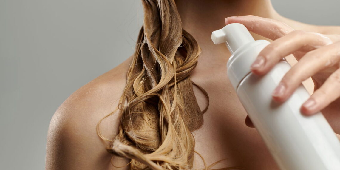 Hidratação capilar com produtos naturais que fazem mágica nos seus fios