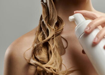 Hidratação capilar com produtos naturais que fazem mágica nos seus fios