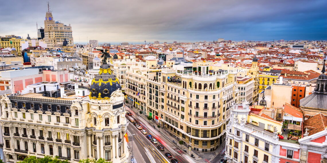 Essa cidade é grande em centro politico e econômico impressionando a todos que vão visitar
