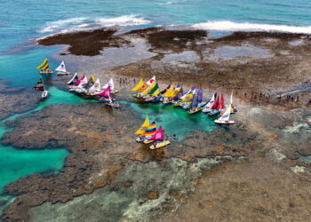 O paraíso é real e fica em Pernambuco com águas cristalinas e cultura vibrante