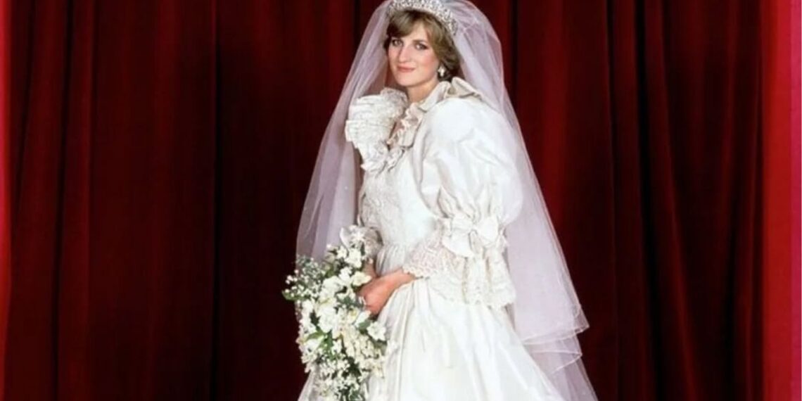 Vestido da princesa Diana escondeu um segredo valioso