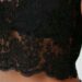Como customizar roupas com renda e arrasar no estilo