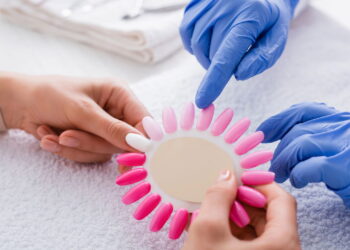 Delicadeza e modernidade em um só visual de unha, que vai te conquistar