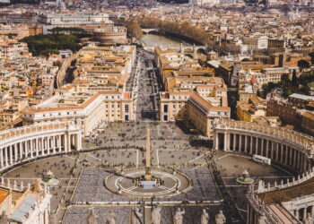 Curiosidades sobre o Vaticano como sua ascensão com centro mundial e a origem do papa