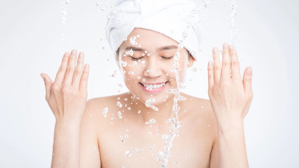 Água Gelada Rejuvenesce? A Verdade por Trás Dessa Técnica Simples