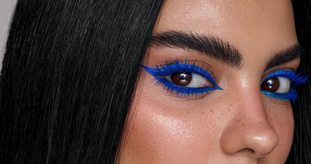 5 formas incríveis de usar máscara azul para arrasar em qualquer ocasião