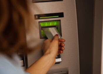 Banco anuncia encerramento de atividades em 60 dias e causa alerta global