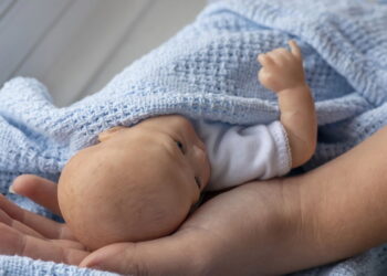 Bebês reborn despertam amor, polêmica e curiosidade online