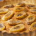 Veja como fazer um bolo de banana com aveia e chocolate sem glúten com cremosidade