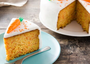 Receita de bolo de cenoura cremoso que a minha mãe fazia