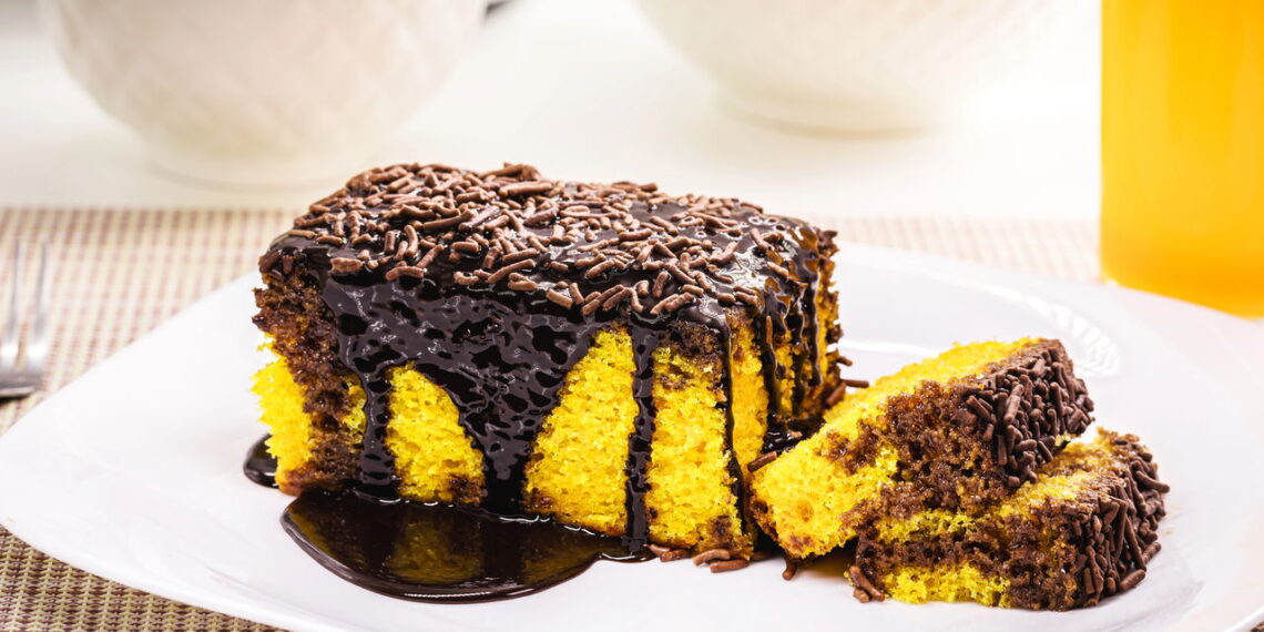 Saiba fazer o melhor bolo de cenoura sem glúten e sem lactose para qualquer momento do seu dia