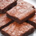 Aprenda a fazer um brownie sem glúten mas mantendo a cremosidade por dentro e a crocância por fora!