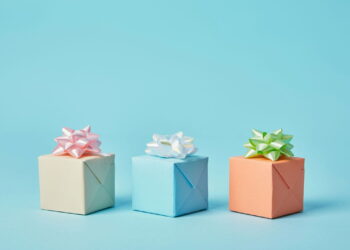 Caixinhas de presente feitas com rolos que surpreendem