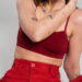 Cropped ficou para trás? Blusas longas são o novo must-have