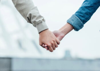 Como o toque afeta o cérebro e melhora sua saúde emocional rapidamente