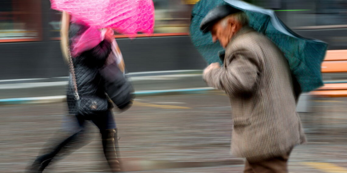 Nova frente fria traz alerta do Inmet e preocupa moradores em 50 cidades